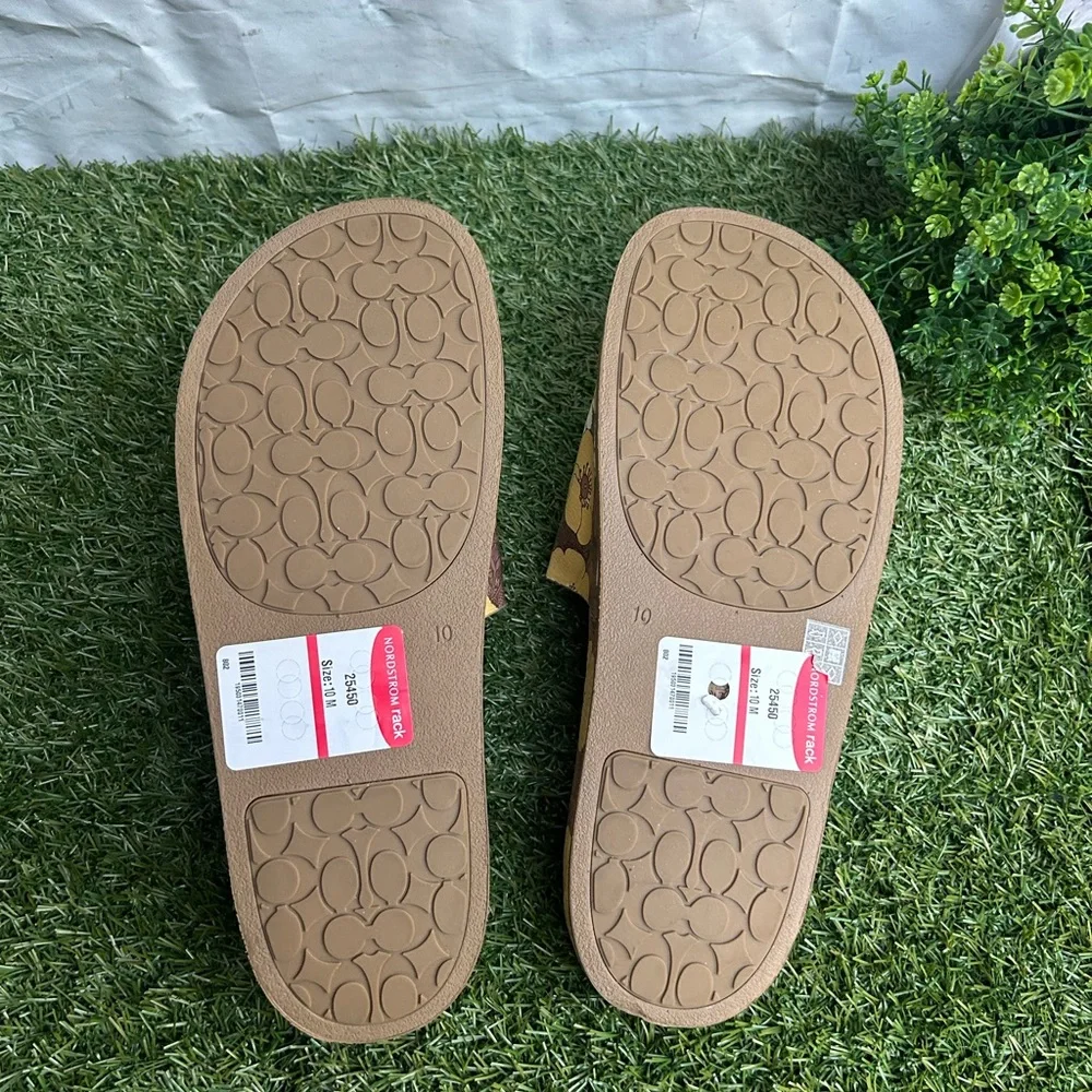COACH
Udele Sig Floral Sport Slide
Women size 10 NEW
$95.00
Color: Beige - Picture 16 of 16